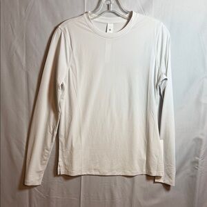 P08. Lululemon Ultralight Hip-Length Long-Sleeve 
Size 6
White